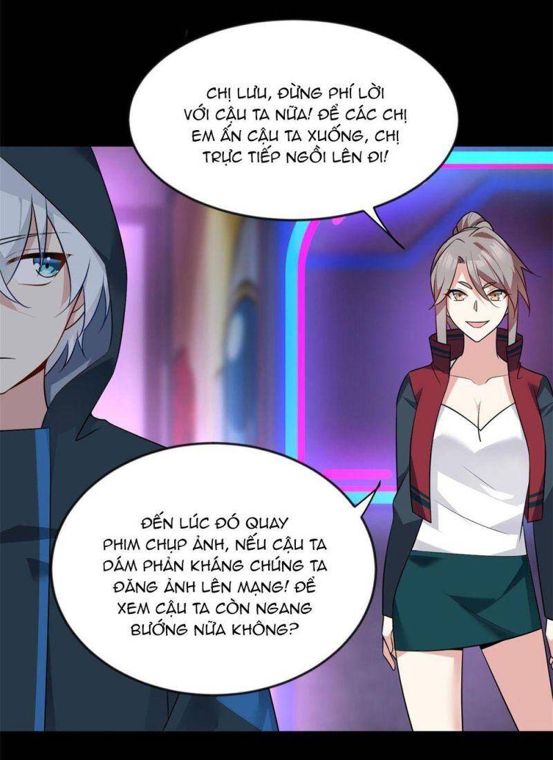 Tôi ở thế giới khác dựa dẫm vào phụ nữ